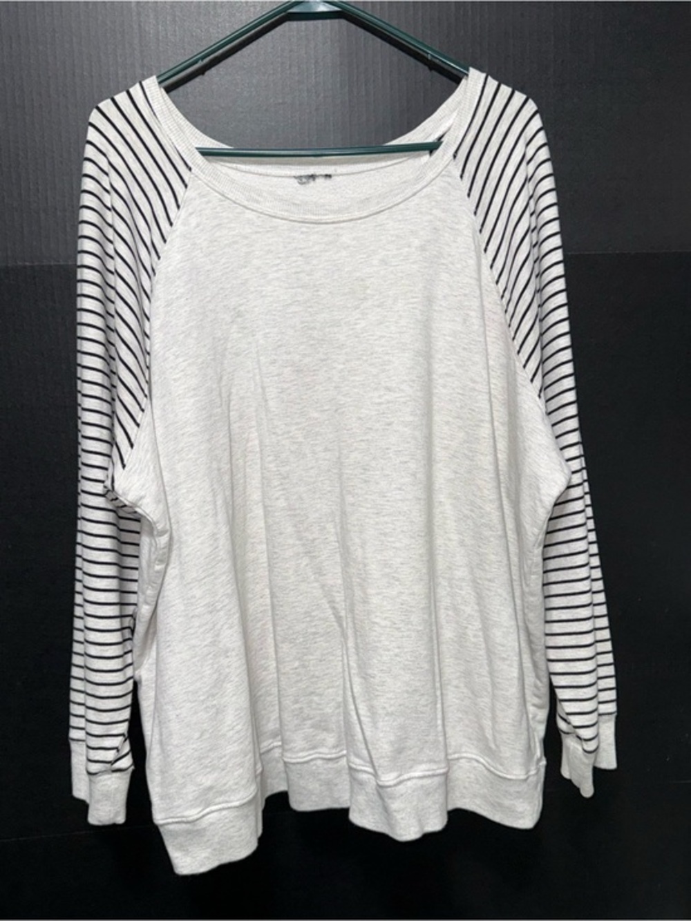 🔱Torrid Heather Cream Raglan Sleeve Contrasting Stripes Sweatshirt Size 3X